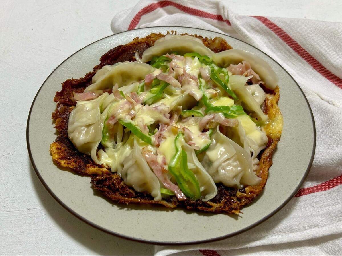 けんますクッキングさん「餃子ピザ」のレシピ