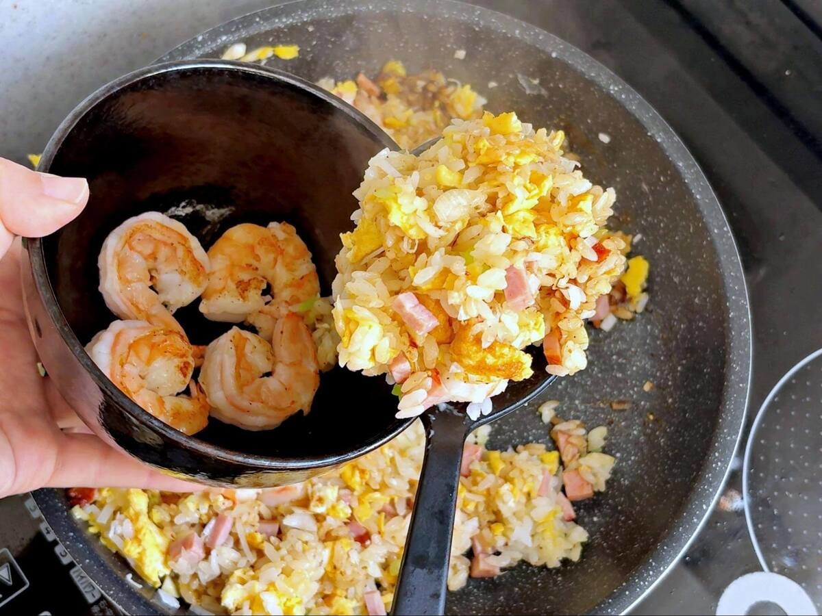 至高のぷりぷりエビチャーハン!!