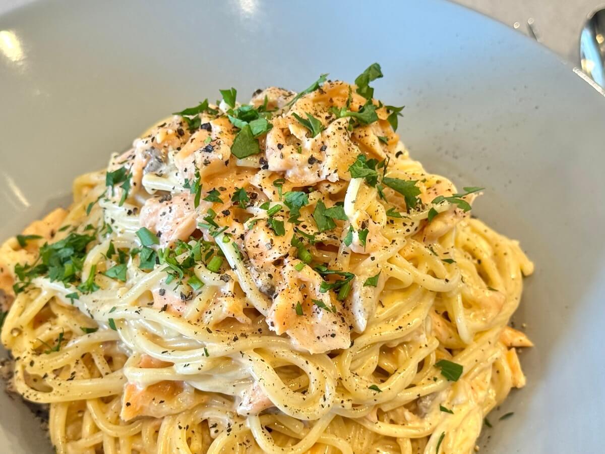 クレハ公式「レンジde鮭クリームパスタ」