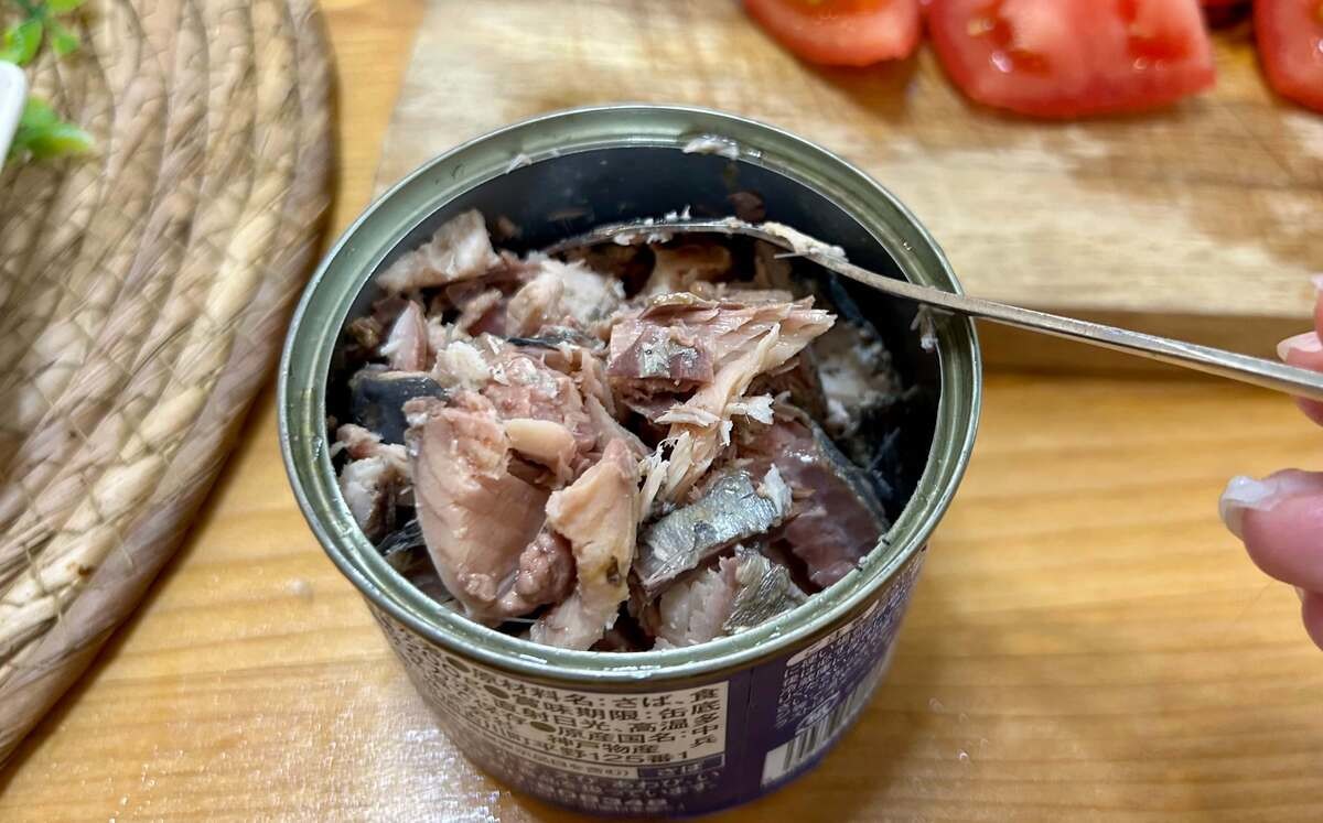 「さば缶とトマトのチーズ焼き」