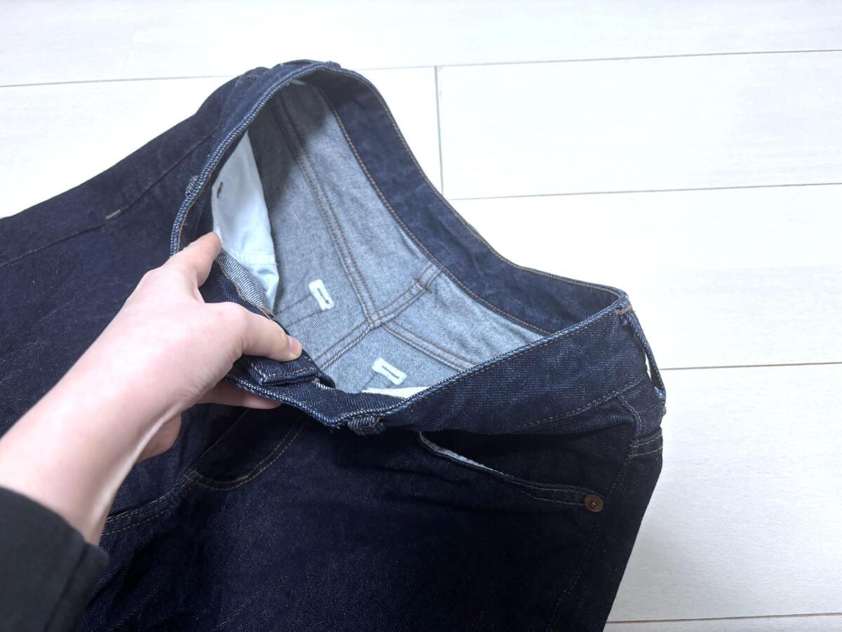 GU「バレルレッグジーンズ」