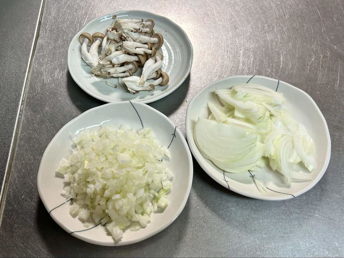 鳥羽周作さん「ふわふわ煮込みハンバーグ」