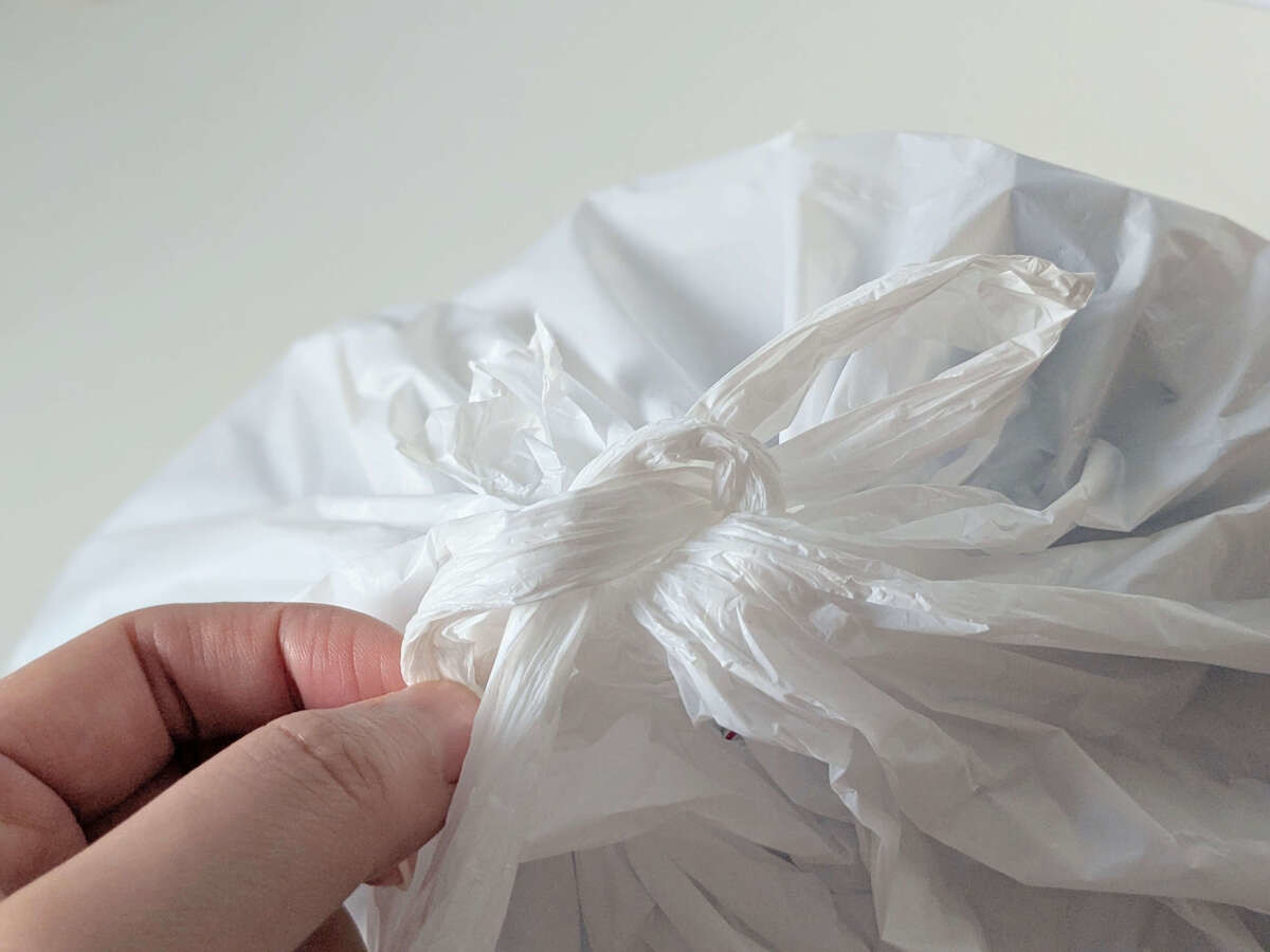 ガチガチに結ばれた紐を一瞬でほどく裏ワザ