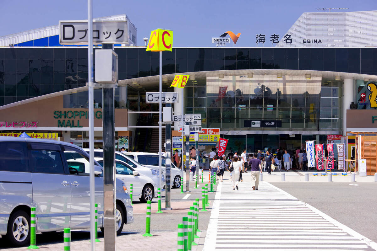 長距離ドライブが快適になるサービスエリアでの過ごし方や、避けた方がいい食べ物、飲み物