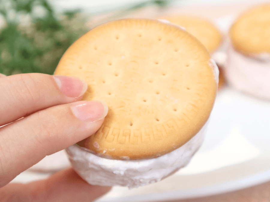フルーチェで作るクッキーサンドアイス