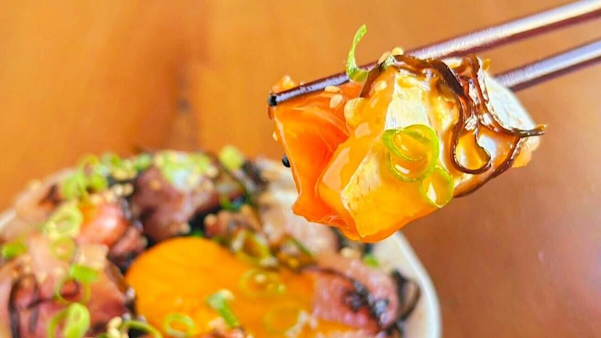 「端切れ刺身のにんにく塩昆布漬け」のレシピ