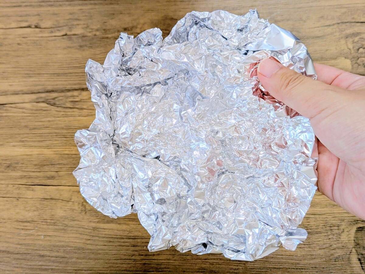 アルミホイルで一発アク取り術