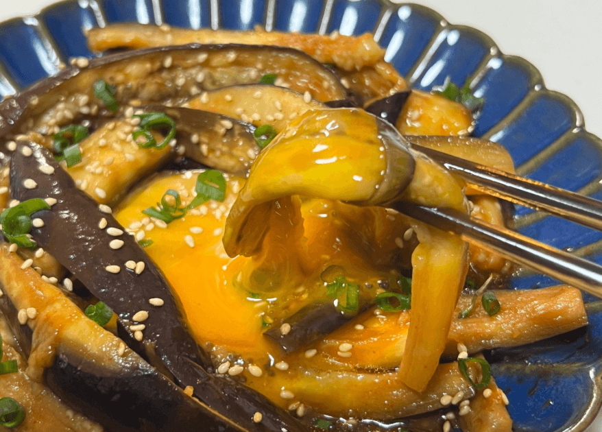 レンジで完結できちゃう♡「なすのピリ辛ユッケ風」