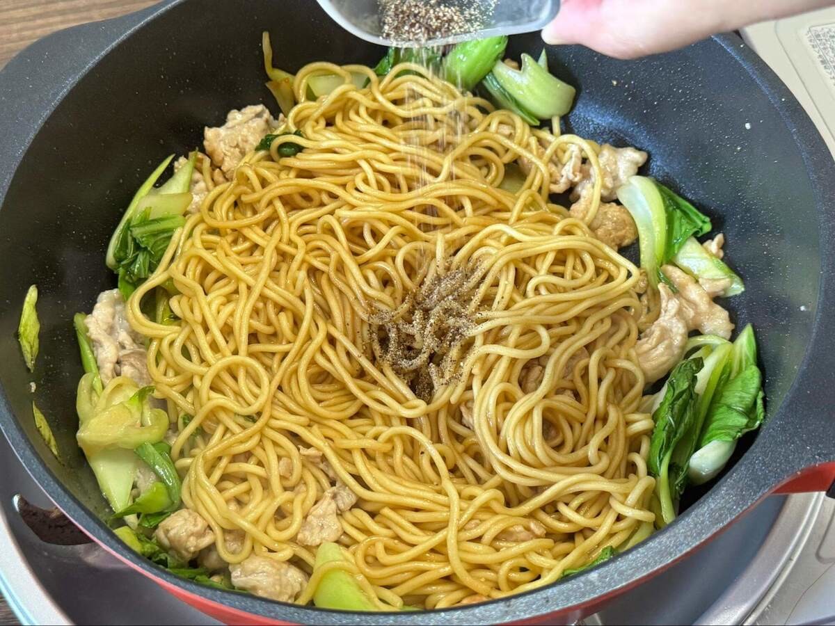 長谷川あかりさん「豚肉とちんげん菜の酢じょうゆ焼きそば」のレシピ