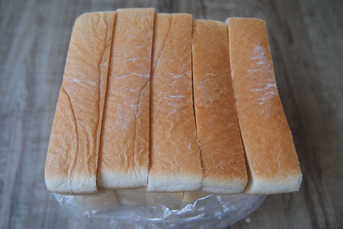 食パンの「白い粉」の正体は？