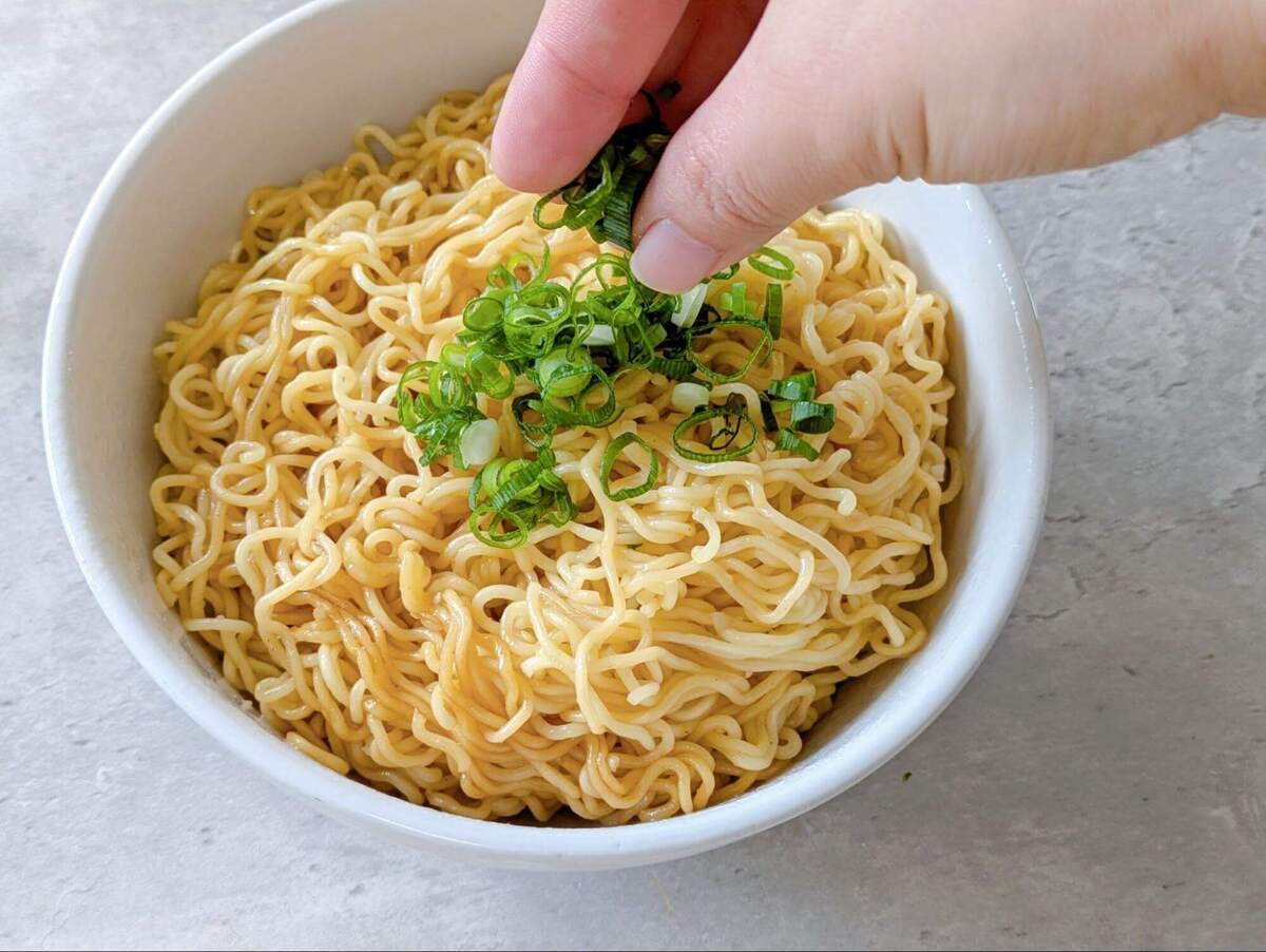 どんな袋麺も美味しくなる簡単油そばの作り方