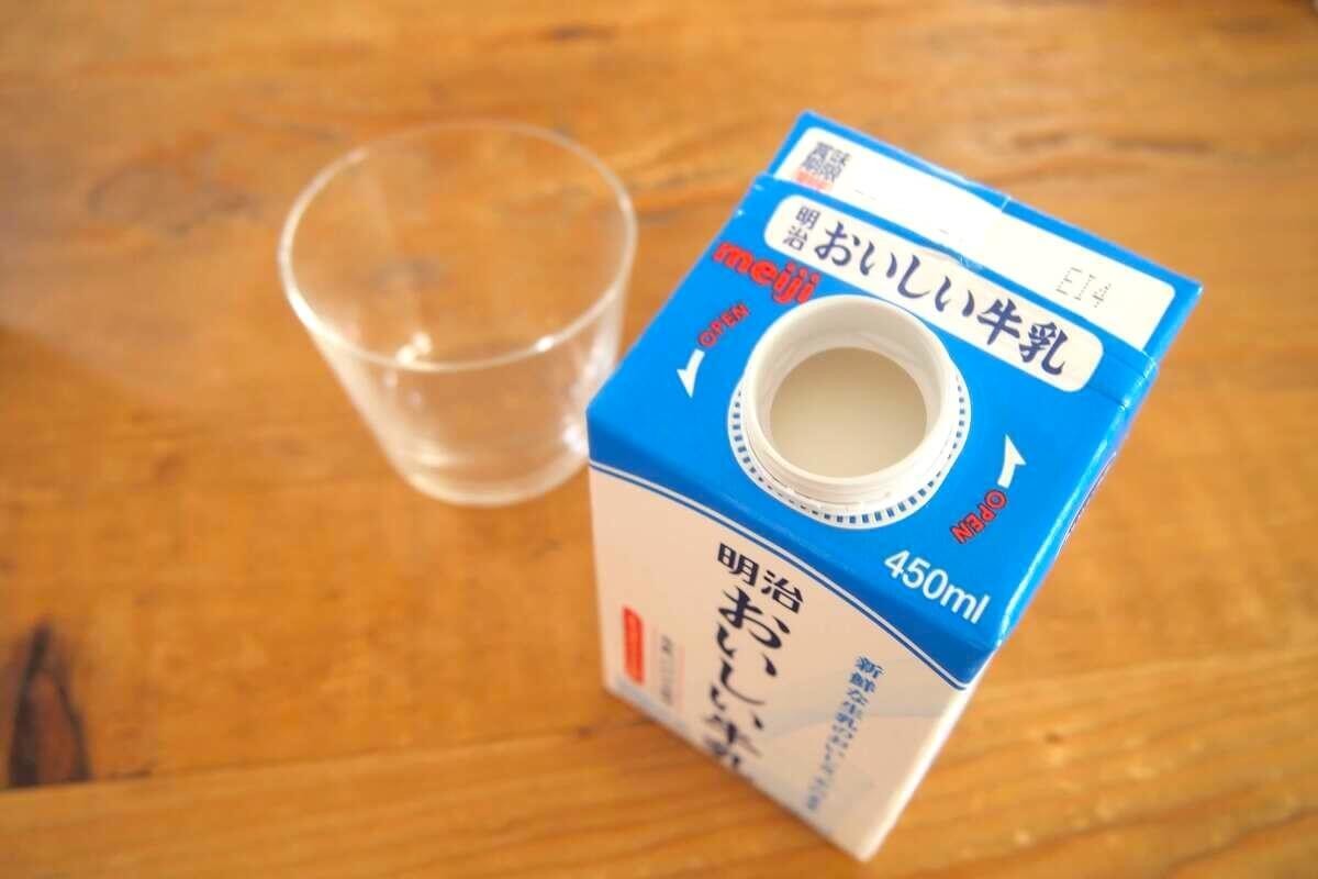 冷蔵庫のドアポケットに牛乳を保存する→本当に大丈夫？