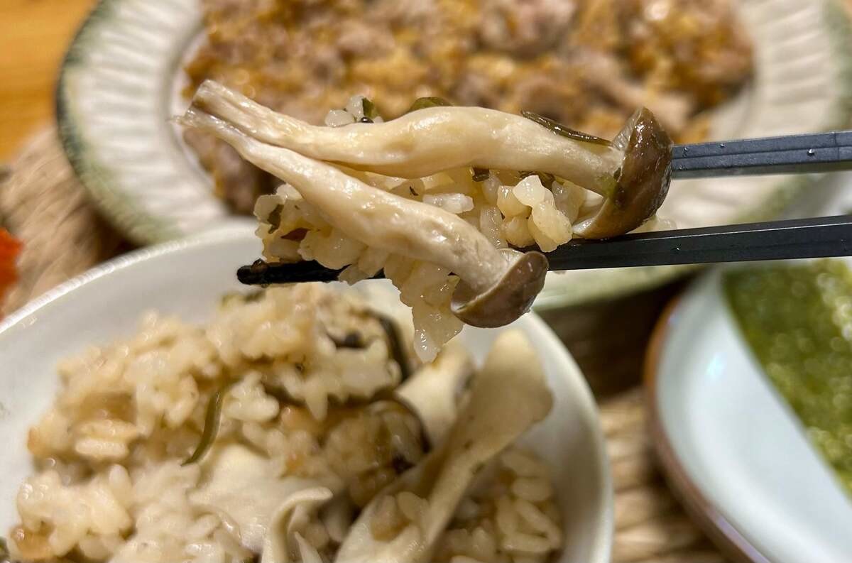 こんぶのくらこん公式「塩こんぶできのこの炊き込みご飯」