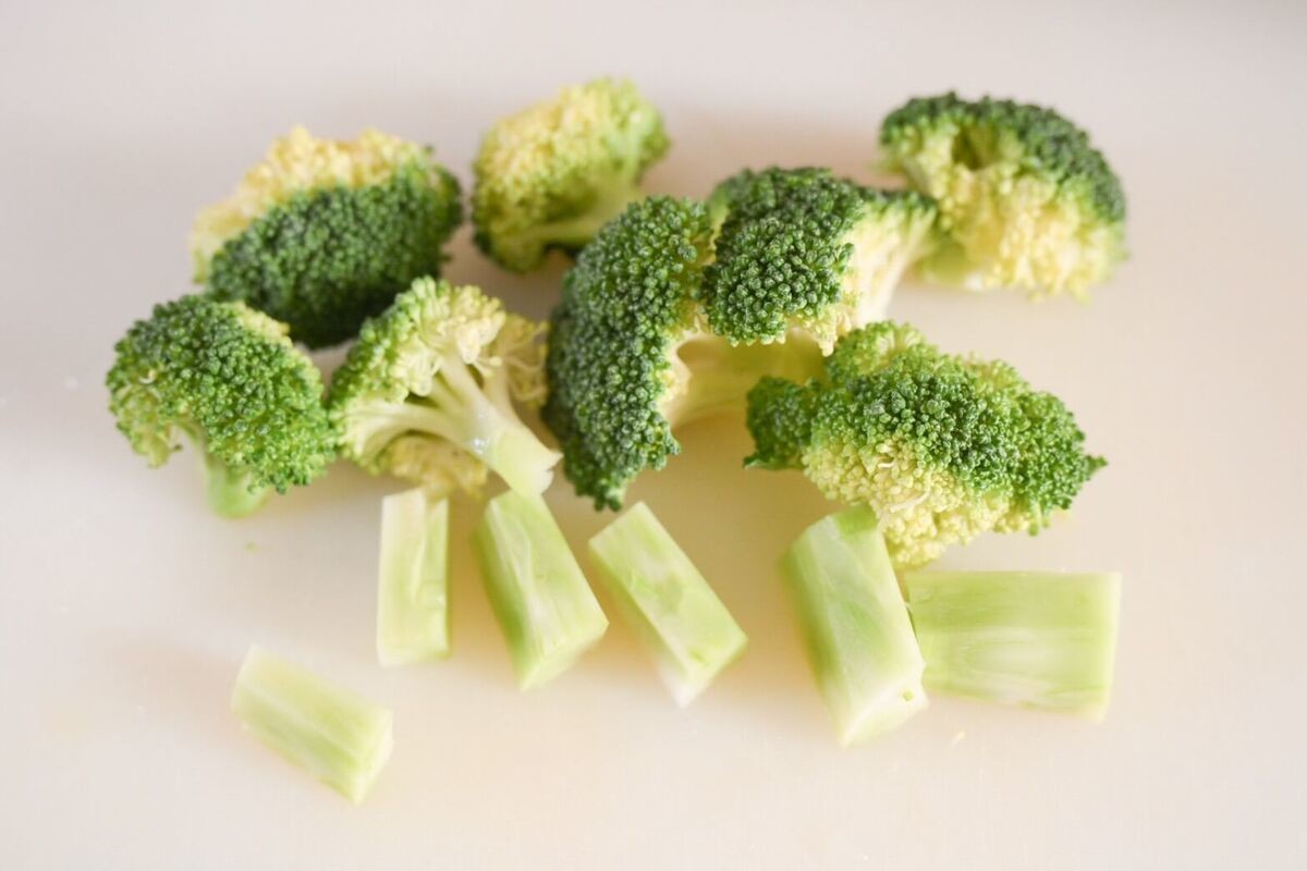 味の素公式「鍋ひとつで簡単 ブロッコリーとギョーザのだしトマト煮」のレシピ