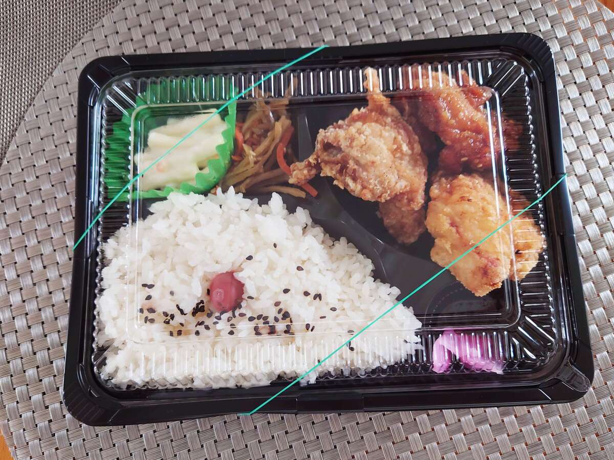 「とり多津」の唐揚げとお弁当