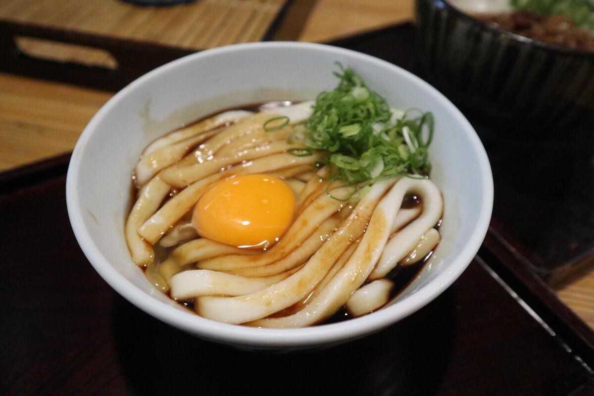 行列のできる人気店「ふくすけ」