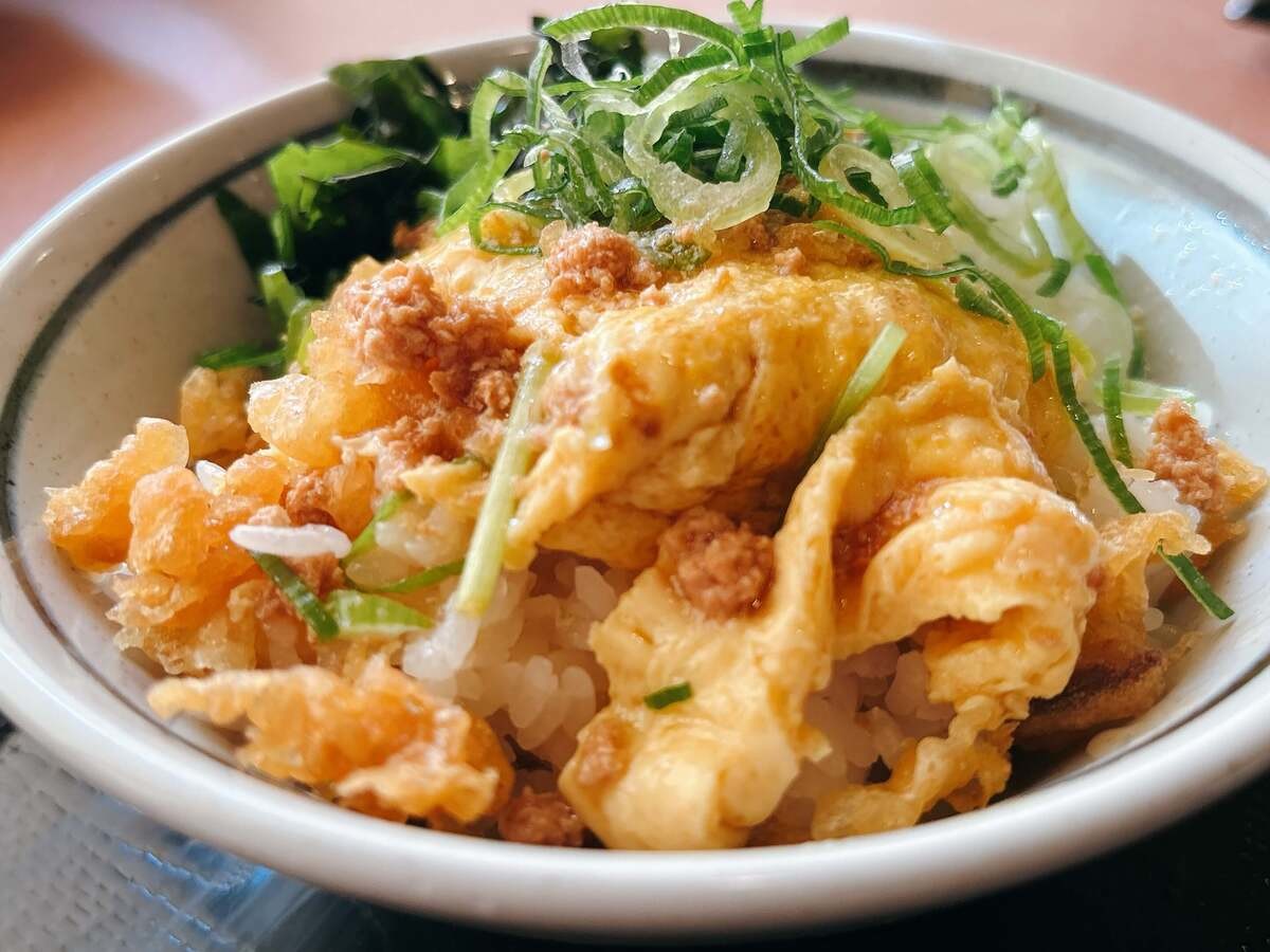 丸亀製麺「だし玉肉づつみうどん 並（税込890円）」