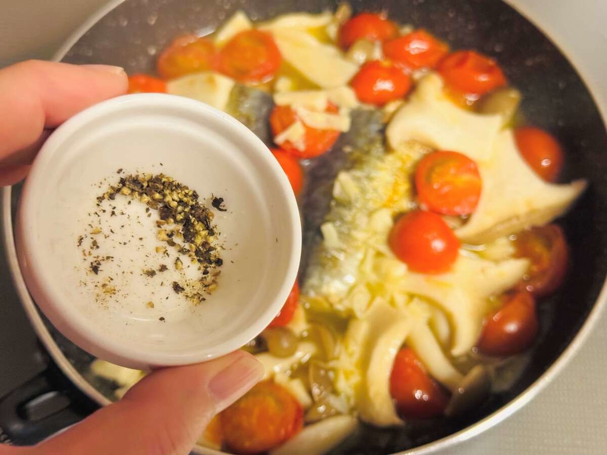 山本ゆりさん考案『塩サバとキノコのアクアパッツァ』