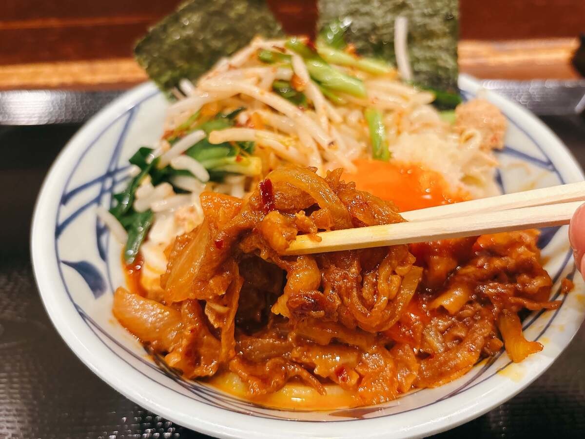丸亀製麺「肉盛りニラ玉ぶっかけ」