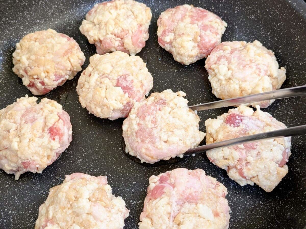 キッコーマン「厚揚げでふわふわ！豚こまバーグ」