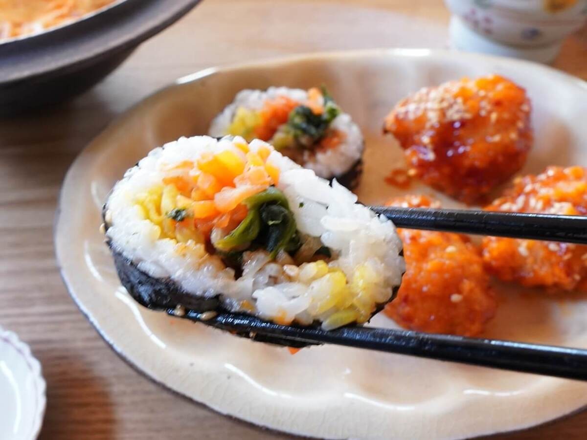 韓国惣菜最強コラボ「キンパ×ヤンニョムチキン」