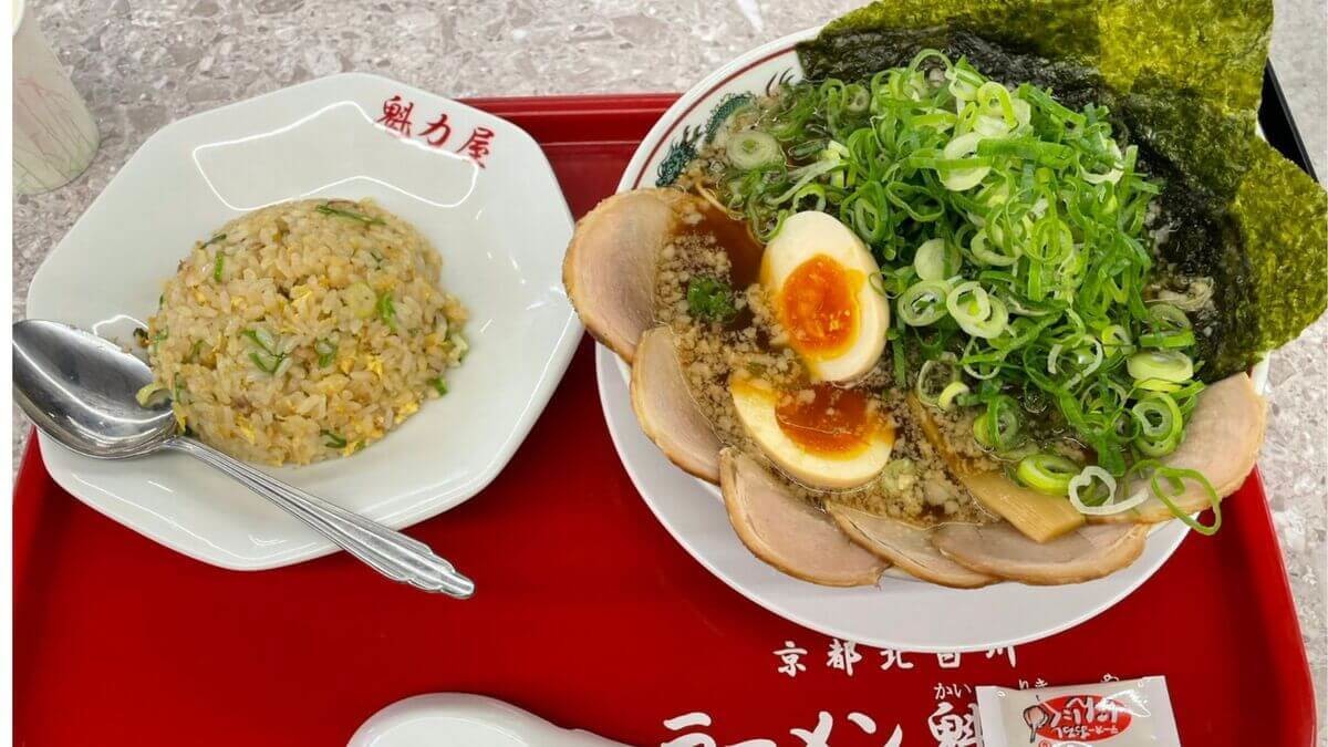 特製醤油全部のせラーメンとチャーハンセット