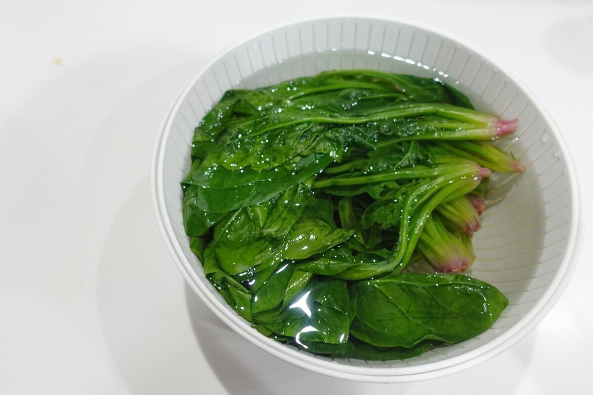【ほうれん草の正しい茹で方】と基本の下ごしらえ