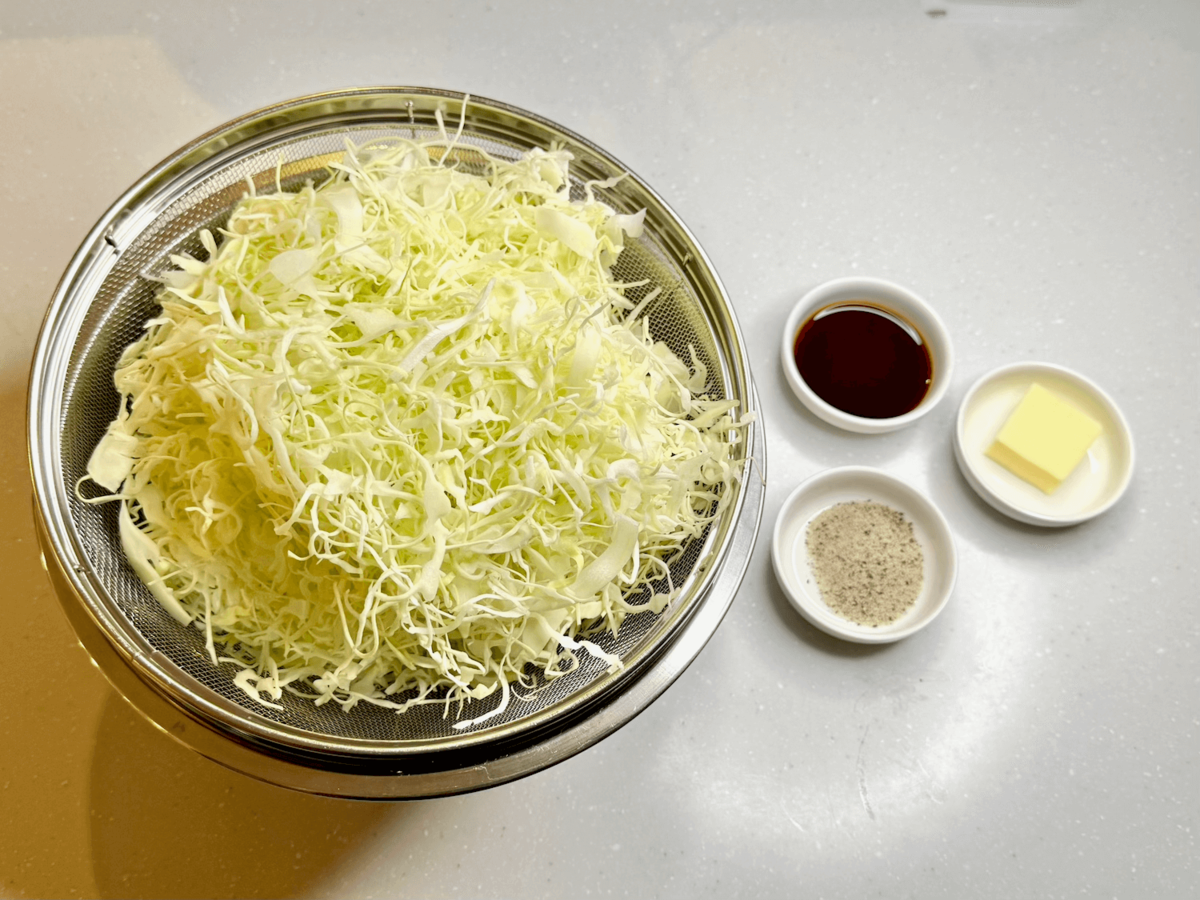 キャベツのバター炒め