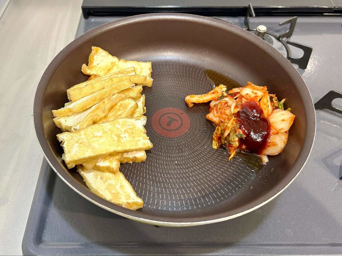 「キムチ厚揚げ焼きうどん」