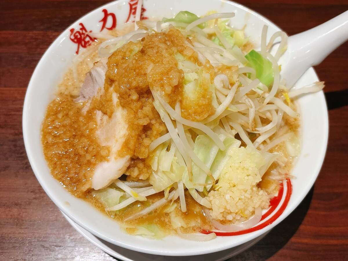魁力屋「にんにく背脂醤油ラーメン」