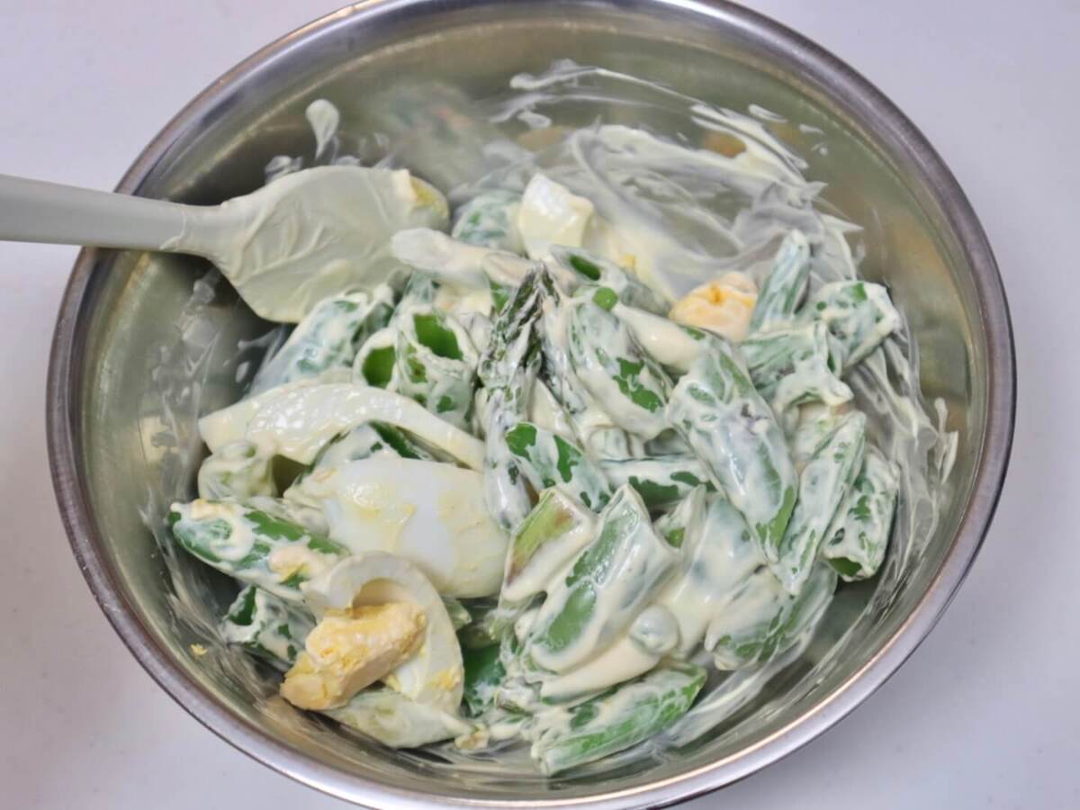 スナップえんどうとアスパラとたまごのデリサラダ