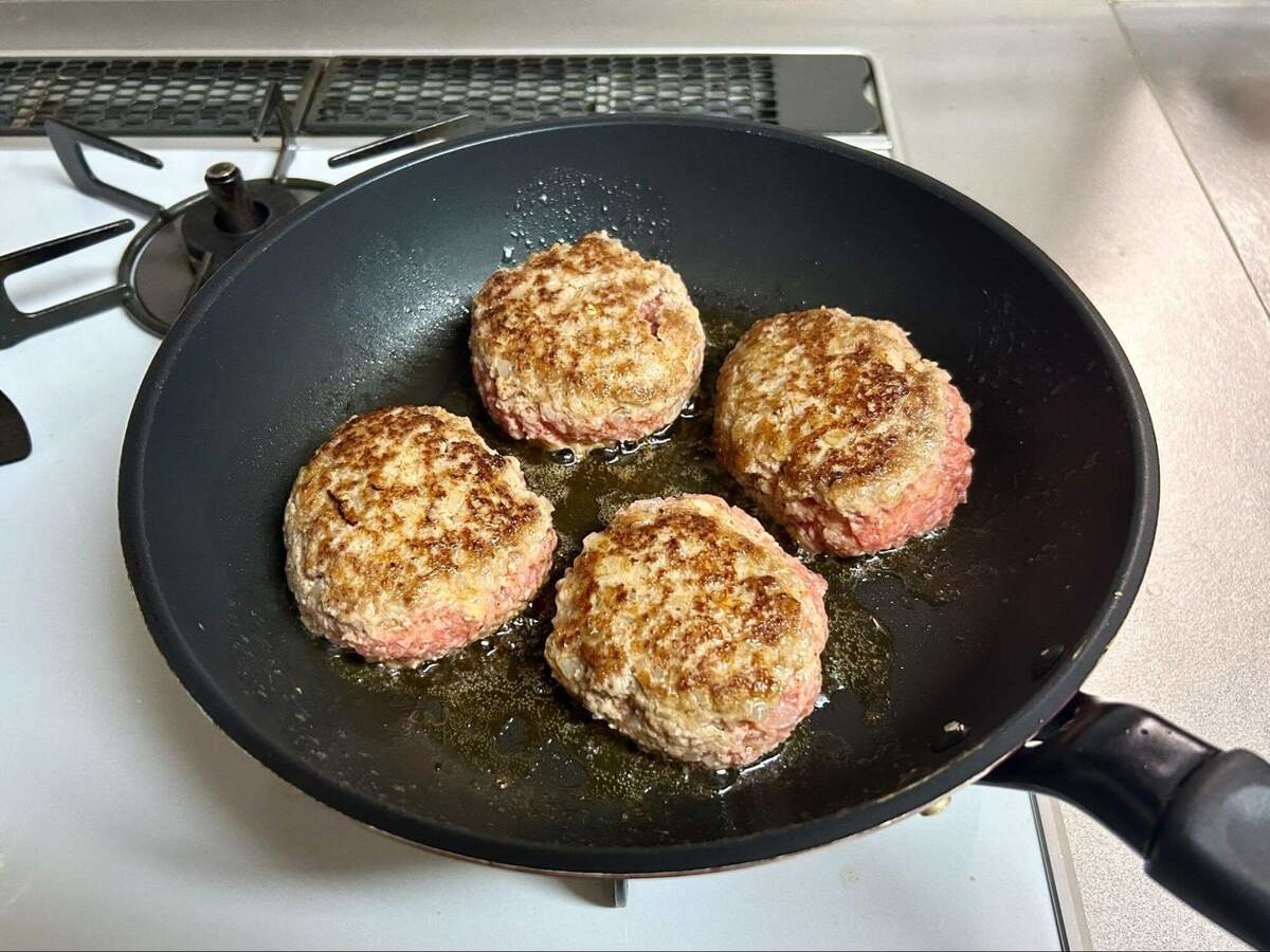 鳥羽周作さん「ふわふわ煮込みハンバーグ」