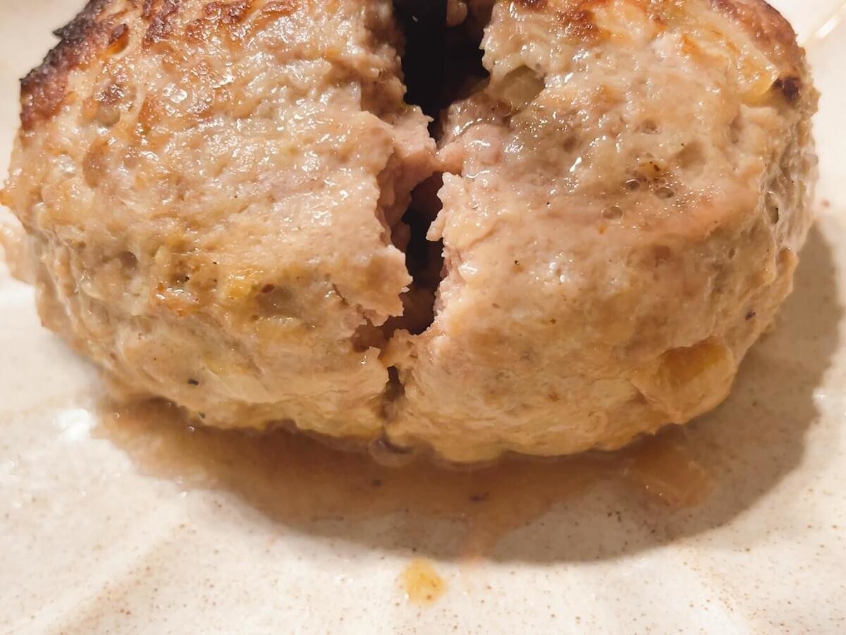 ハンバーグに氷(クラッシュアイス)を入れて焼くレシピ