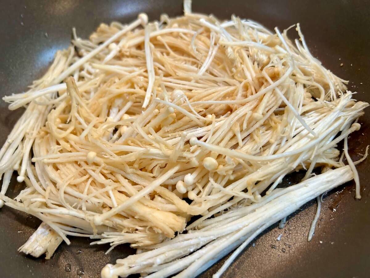 アキオさん「エノキチーズガレット」