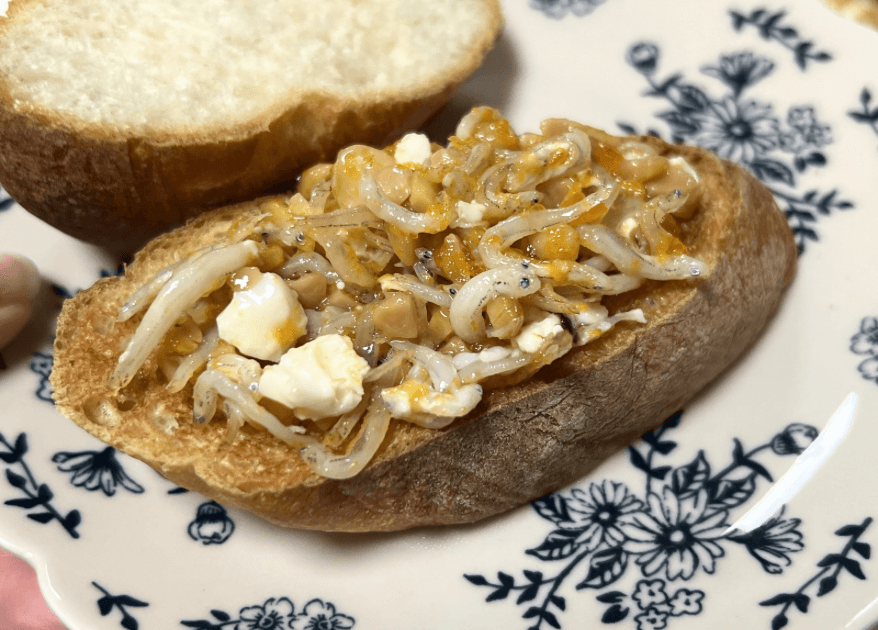 しらすと納豆のアヒージョ