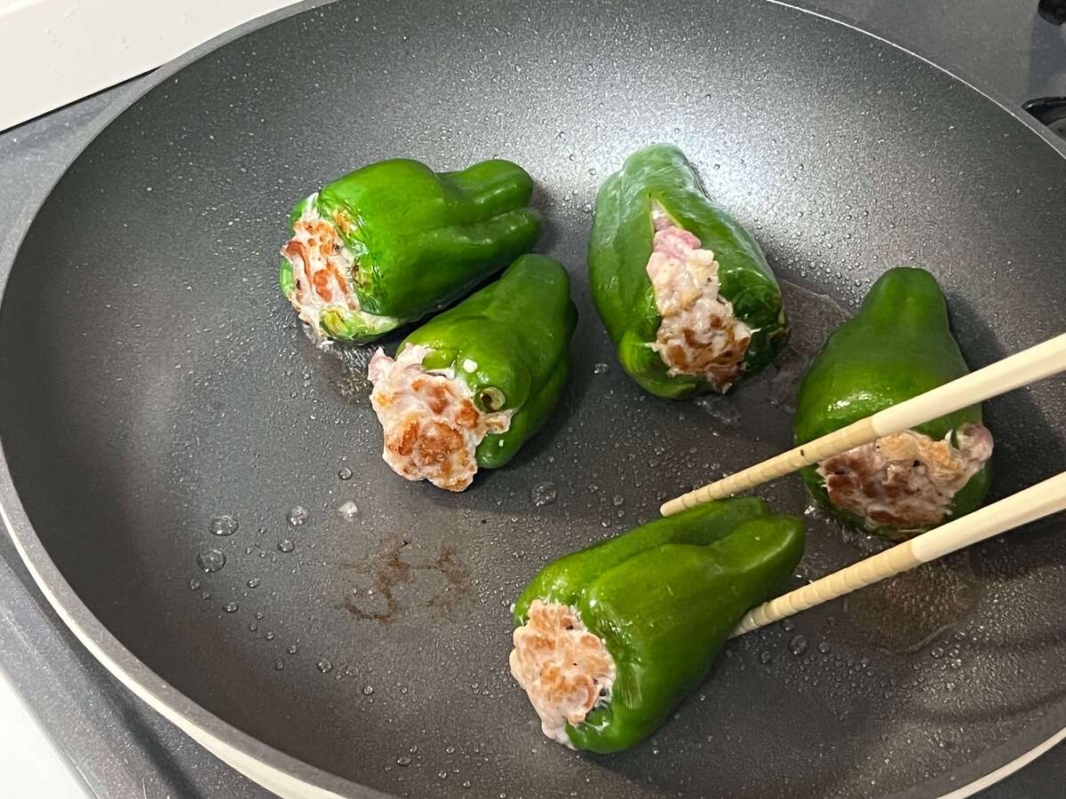 シン・ピーマンの肉詰め