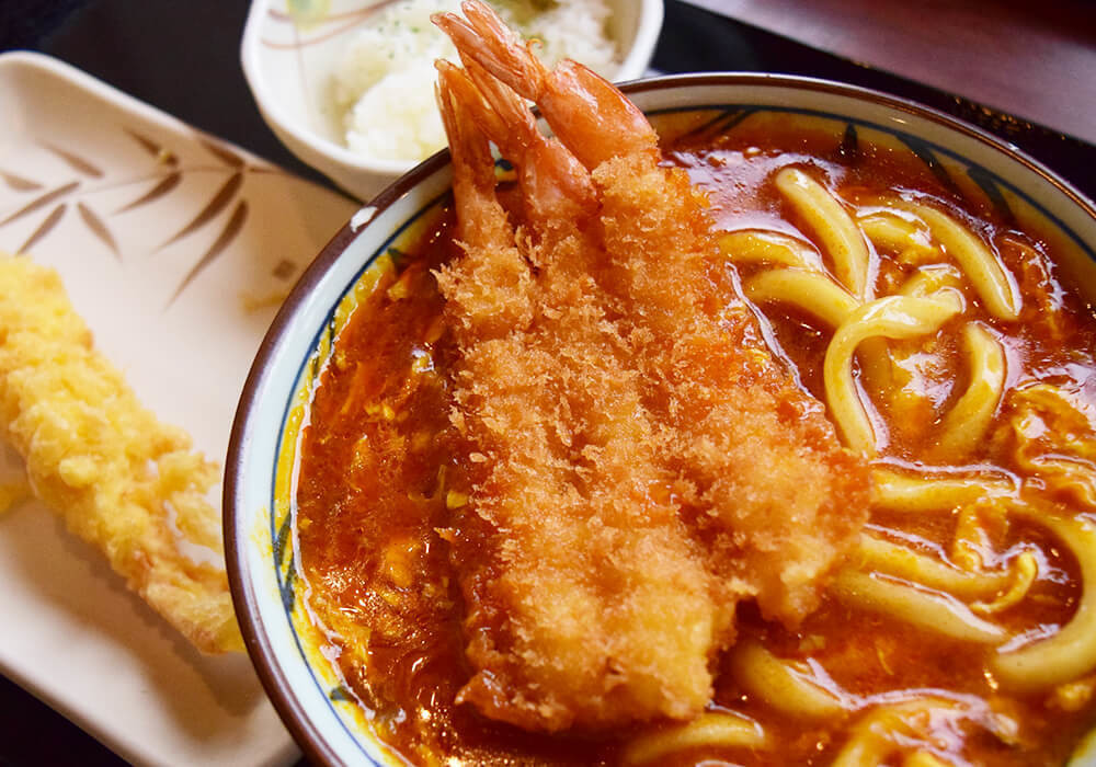 丸亀製麺「海老カツトマたまカレーうどん（ひと口ごはん付き）」