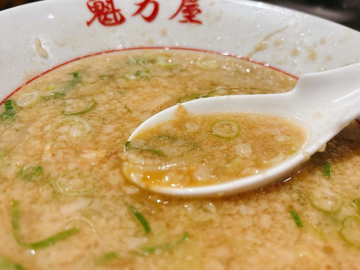 魁力屋「にんにく背脂醤油ラーメン」