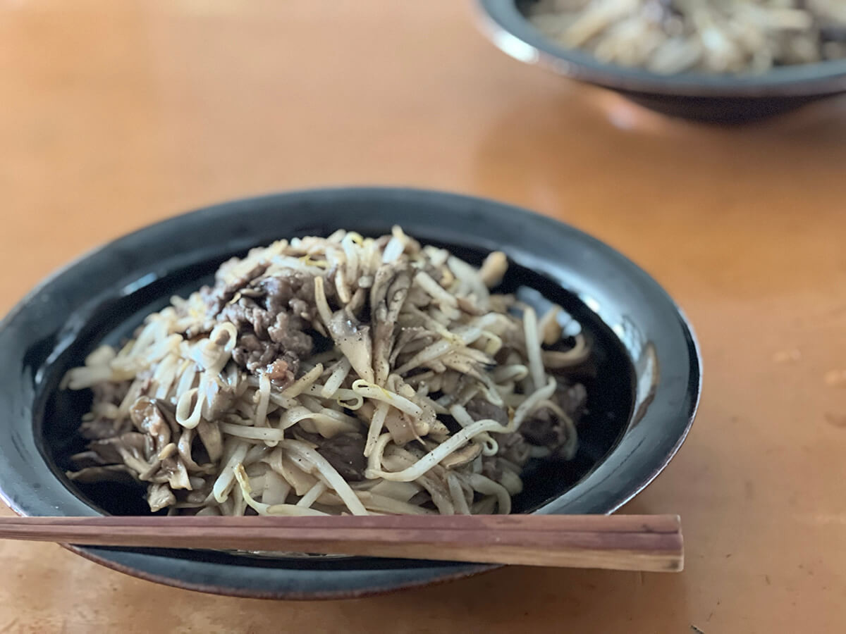 藤井恵さん「牛肉ともやしの焼きうどん」