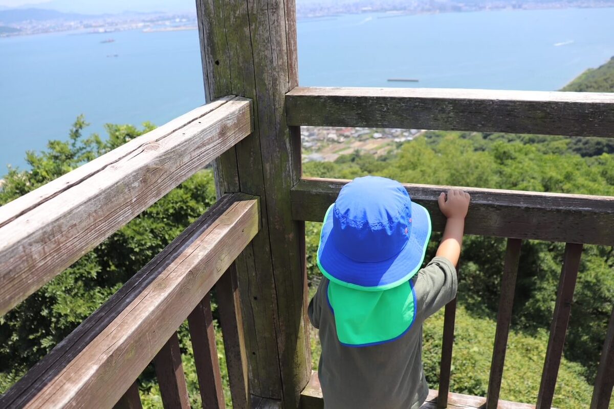高松市からフェリーで約20分「女木島」とは？