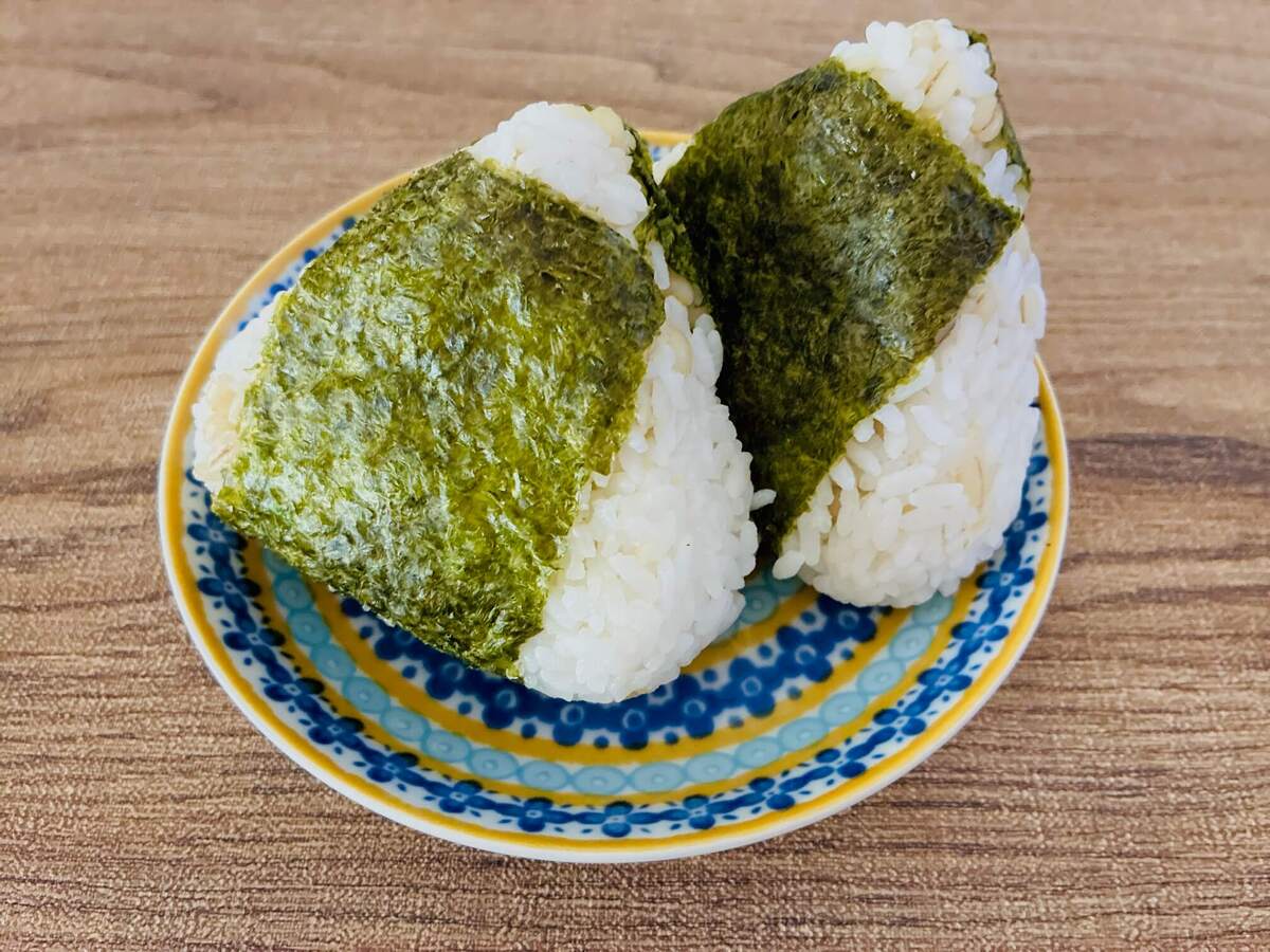 エビシューマイでエビマヨ風おにぎり