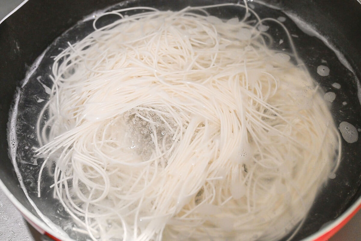 豚ニラ混ぜそうめん