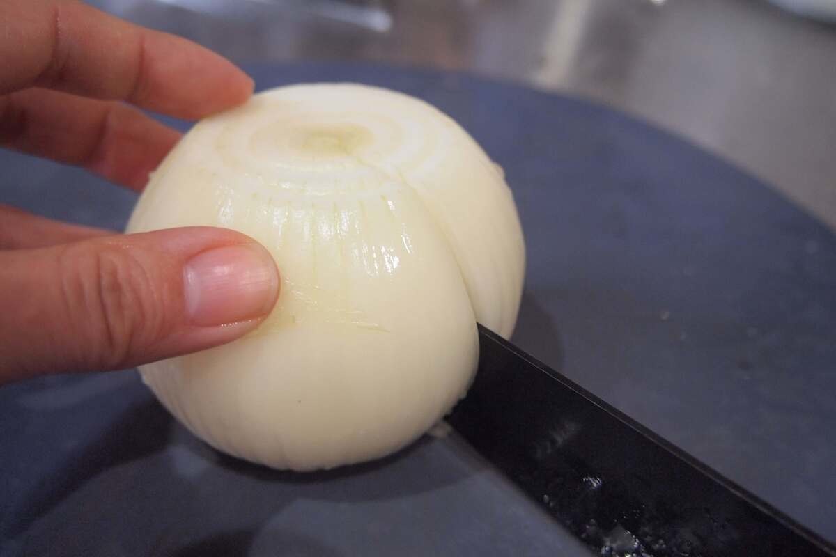 八百屋のシェフアキオさん「涙の使徒が包む旨味たっぷりのスープ餃子」のレシピ