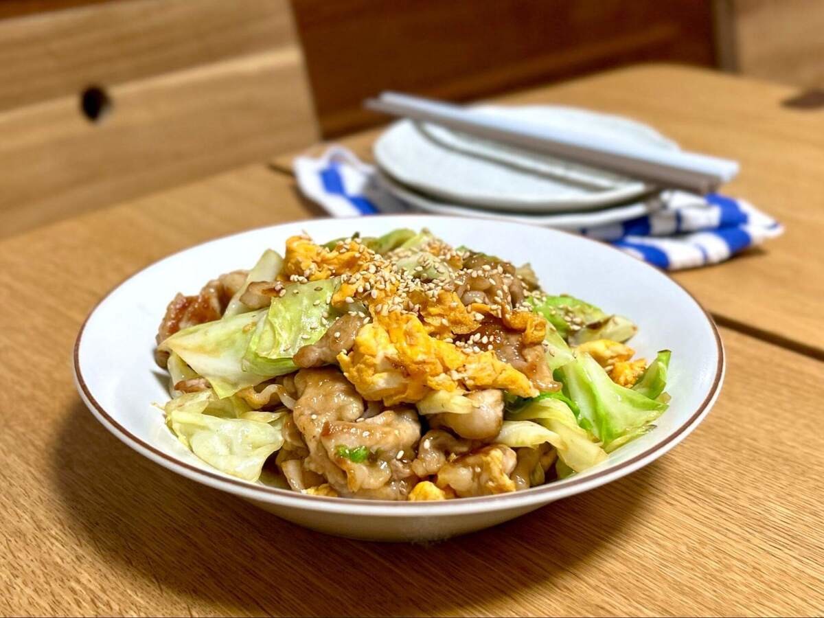 キッコーマン公式「豚たまキャベツの中華風炒め」のレシピ