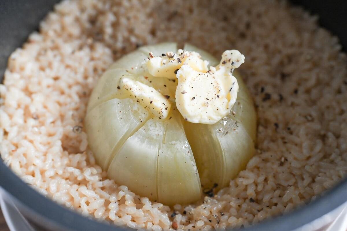 「玉ねぎ丸ごと炊き込みごはん」