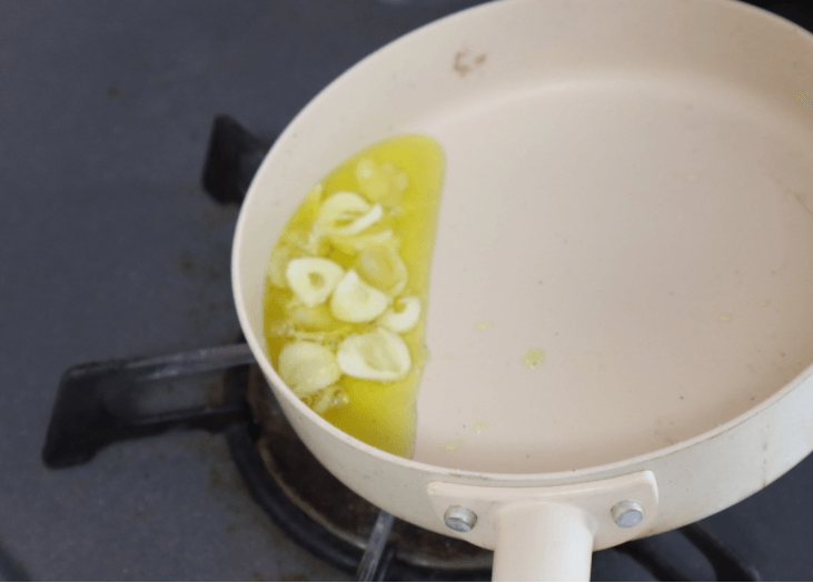 ナッツとベーコンの大根サラダ