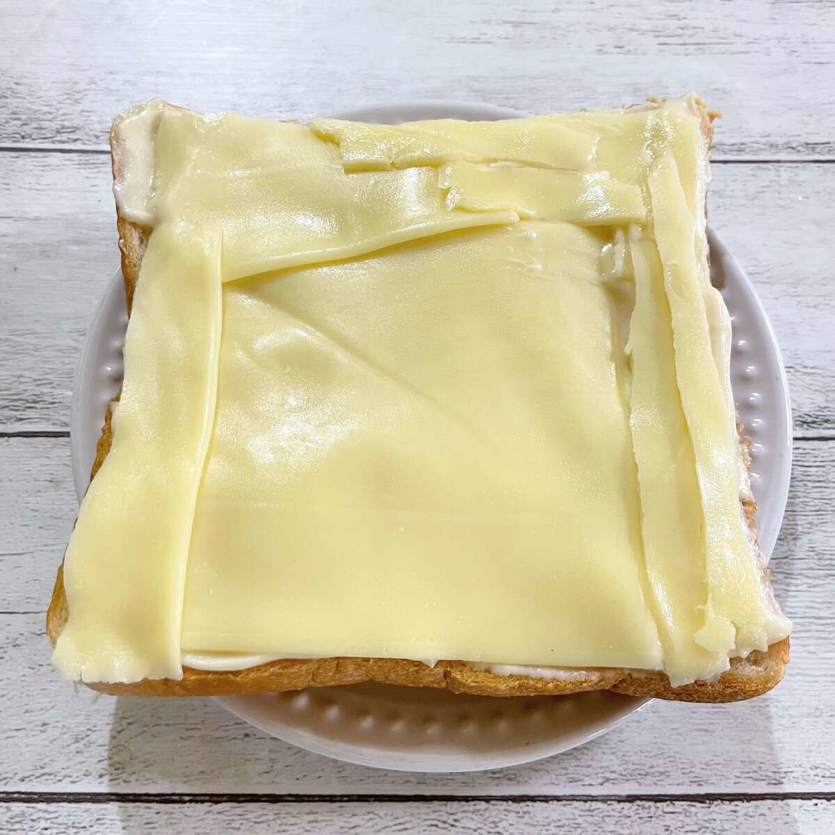 食パンについている白い粉の正体は？
