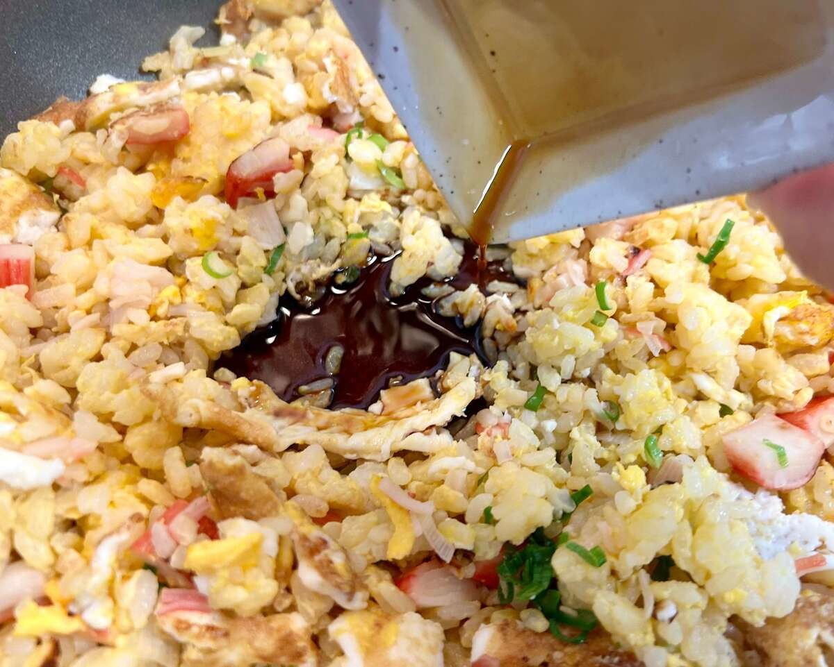 菰田欣也シェフ「カニチャーハン」