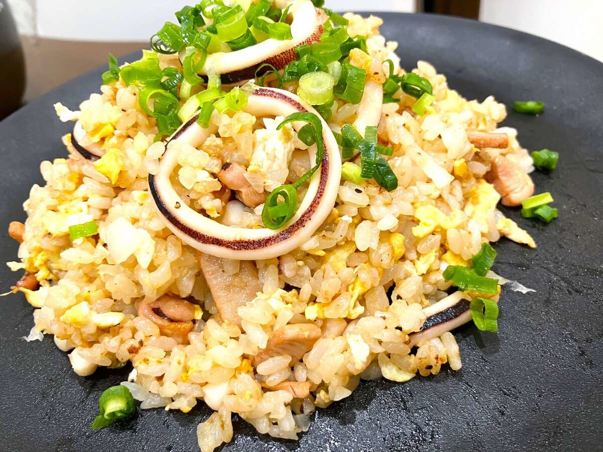 リュウジさん「いかの塩辛焼き飯」のレシピ