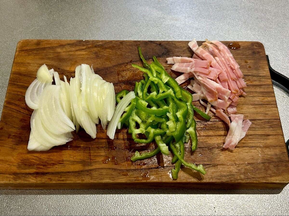 けんますクッキングさん「餃子ピザ」のレシピ